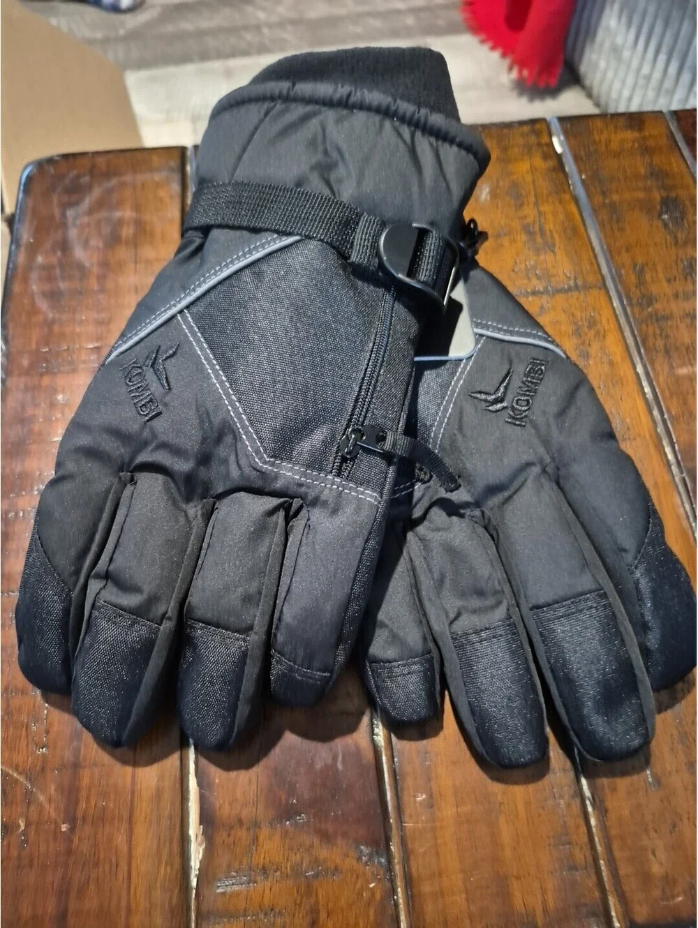 NEW Kombi Pursuit II BLACK Winter Ski Snow Gloves Womens New  size Medium